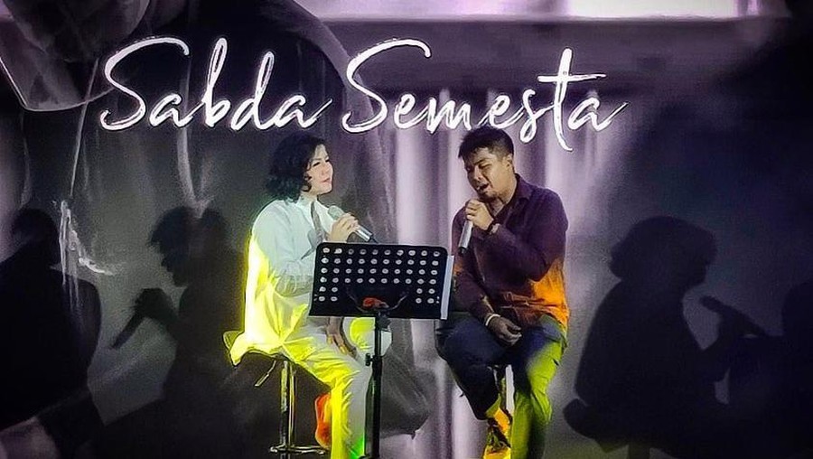 Bams dan Desiree Tarigan saat nyanyikan Sabda Semesta