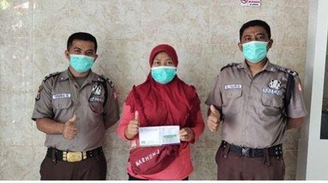 Zainab, warga Waingapu, Sumba, NTT ini merasa tenang dan aman ketika menjalani proses persalinan menggunakan kartu JKN-KIS yang diselenggarakan BPJS Kesehatan.