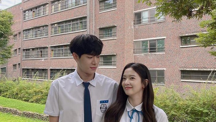 Pasangan di Drakor 'School 2021' Pamer Kemesraan Melalui Lovestagram, Bikin Fans Makin Gemas!