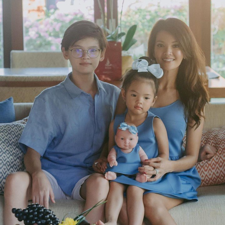<p>Saat ini, Farah Quinn dan kedua anaknya menetap di Amerika Serikat. Armand diketahui tengah melanjutkan sekolahnya di sana, Bunda. (Foto: Instagram @farahquinnofficial)</p>