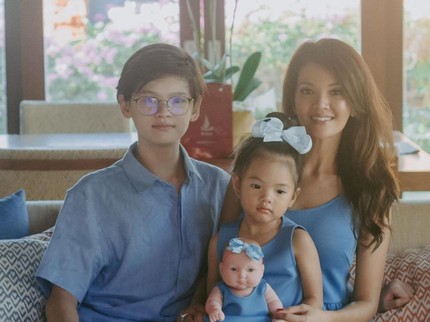 6 Potret Terbaru Anak-anak Farah Quinn, Armand Si Sulung Beranjak Remaja Bun