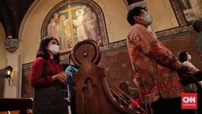 Polda Sumut melakukan patroli dan pengecekan gereja-gereja yang dilakukan secara serentak di seluruh kabupaten dan kota di Sumut.