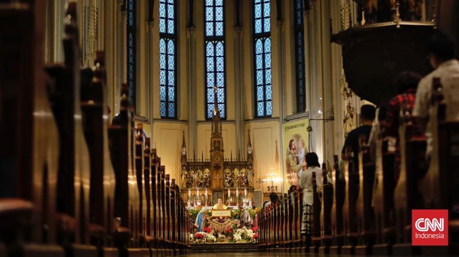 FOTO: Khidmat Misa Malam Natal 2021 di Katedral Jakarta