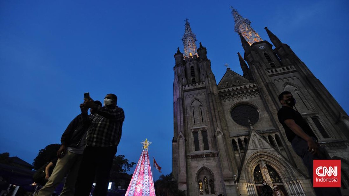 FOTO: Khidmat Misa Malam Natal 2021 di Katedral Jakarta