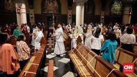 FOTO: Khidmat Misa Malam Natal 2021 di Katedral Jakarta