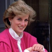 Deretan Tampilan Putri Diana saat Rayakan Momen Natal, Tetap Stylish!