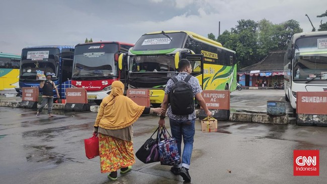 Kepala Terminal Kampung Rambutan Yulza Ramadhoni menyebut kenaikan jumlah penumpang dari Terminal Kampung Rambutan sekitar 10 persen dari kondisi normal.