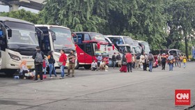 H-1 Natal, Terminal Kampung Rambutan Jaktim Ramai Calon Penumpang