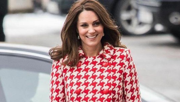 Selalu Elegan, Ini 7 Gaya Stylish Kate Middleton Memakai Busana Warna Merah Selalu Elegan, Ini 7 Gaya Stylish Kate Middleton Memakai Busana Warna Merah