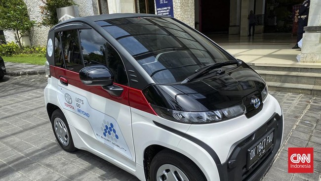 Mobil listrik Toyota Coms dan C+Pod di Bali bisa dipakai para wisatan dan penduduk setempat.