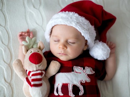 30 Rangkaian Nama Bayi Laki-laki untuk Anak yang Lahir di Hari Natal