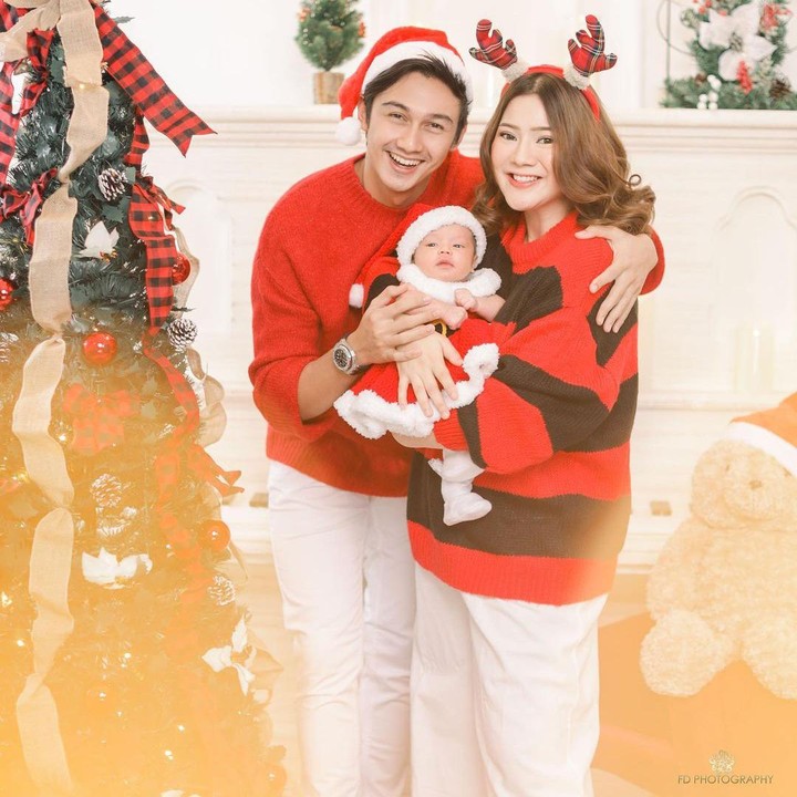 <p>Natal kali ini disambut dengan lebih suka cita oleh pasangan Felicya Angelista dan Hito Caesar, Bunda. (Foto: Instagram @felicyangelista_)</p>