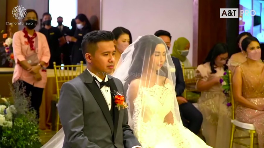 Pernikahan Joshua Suherman dan Clairine Christabel Pernikahan Joshua Suherman dan Clairine Christabel