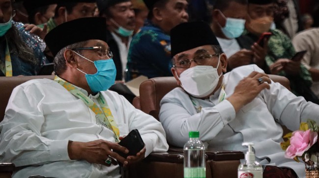 Riuh selawat dikumandangkan para peserta Muktamar ke-34 Nahdlatul Ulama atau muktamirin usai Yahya Cholil Staquf terpilih sebagai Ketum PBNU.