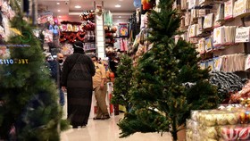 Cerita Umat Kristen di Saudi Beli Pohon Natal Tanpa Sembunyi-sembunyi