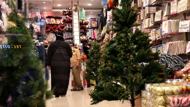 How do Christians in Saudi Arabia celebrate Christmas?