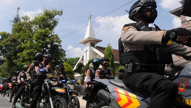 Aparat kepolisian mengamankan sebanyak 1.670 gereja di wilayah hukum Polda Metro Jaya dalam rangka perayaan Natal 2021.