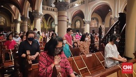 Syukur dan Haru Warnai Misa Malam Natal di Katedral Jakarta