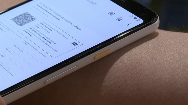 FOTO: Menanam Microchip Bukti Vaksin Covid-19 ke Tangan Manusia