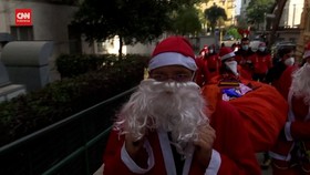 VIDEO: Aksi Santa Claus Di Italia Dan Perancis Merayakan Natal