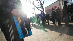 FOTO: Pemerintah New York Bagikan Alat Tes Covid-19 Gratis