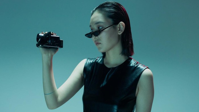 Memiliki Kesan Rapi Namun Nggak Terlalu Formal, Berikut Ide Gaya Pakai Sleek Vegan Leather