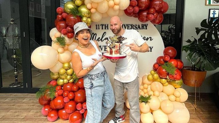 Keluarga Melaney Ricard dan Tyson Lynch Saat Makan Bareng