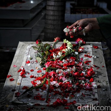 Doa Ziarah Kubur dalam Arab Latin dan Terjemahan Indonesia