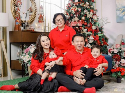 5 Momen Hari Natal Ahok Bersama Puput dan Kedua Anaknya