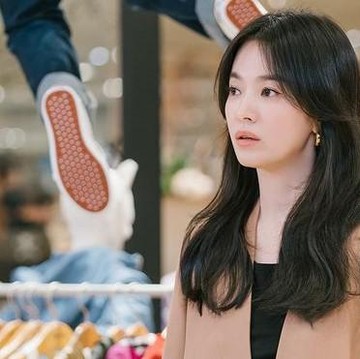 Inspirasi Fashion untuk Outfit Kantor ala Song Hye Kyo di Drama Now We Are Breaking Up