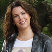 Memiliki Banyak Gaya yang Dapat Dicontek, Berikut Inspirasi Tampilan ala Lorelai Gilmore dari 'Gilmore Girls'