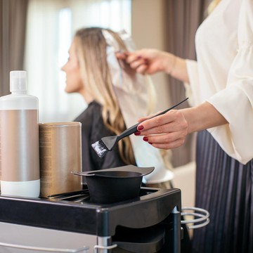 img-title Benarkah Pewarna Rambut Jadi Pemicu Kanker? Ini Fakta Sebenarnya!