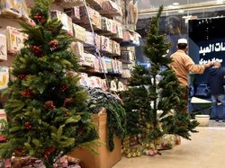 Warga Nonmuslim di Arab Saudi Takjub Jumpai Pernak-Pernik Natal