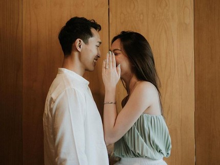 5 Potret Romantis Jonatan Christie & Shanju eks JKT48 Usai Resmi Tunangan