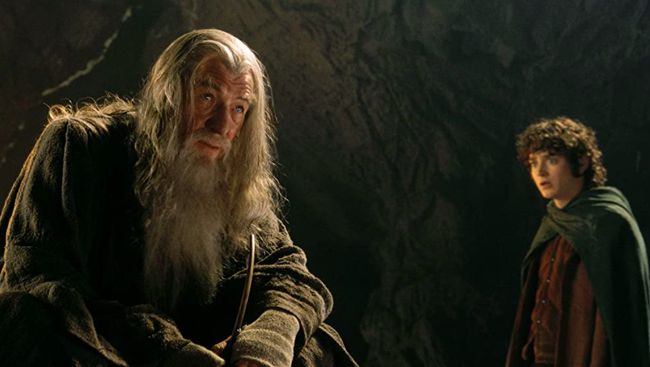 Bioskop Trans TV malam ini, Minggu (12/2), akan menayangkan The Lord of the Rings: The Fellowship of the Ring (2001) pada pukul 21.30 WIB.