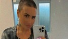 Tak lama setelah mengaku sebagai non-biner&comma; Demi Lovato tampil beda dan berani dengan rambut botak&period; Yuk intip potretnya&excl;