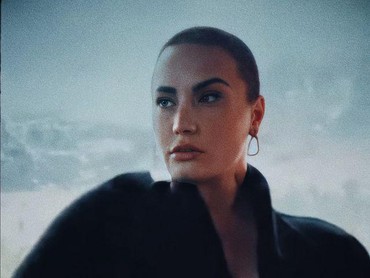 img-title Lirik Lagu Heart Attack - Demi Lovato