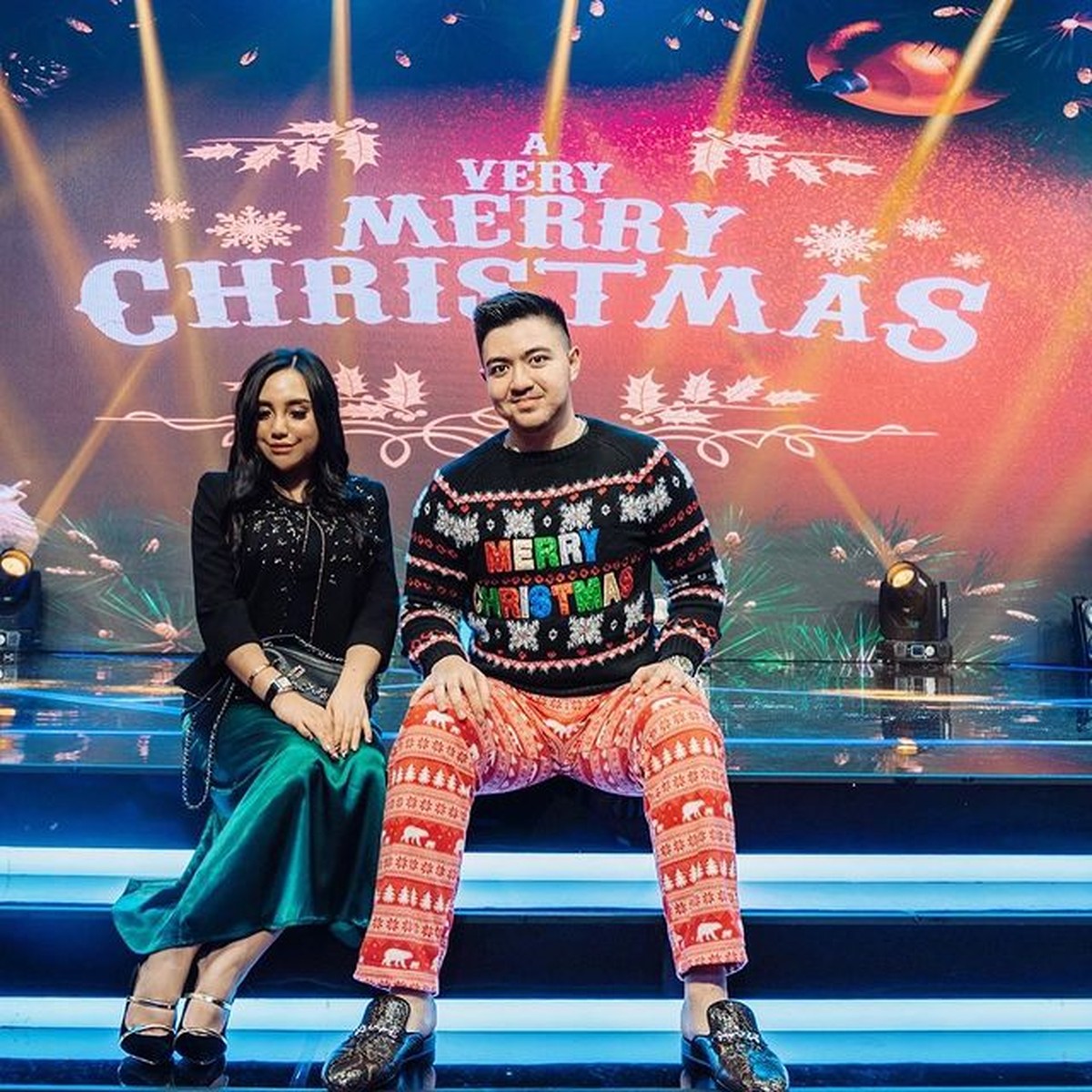 Salmafina dikabarkan dekat dengan Greivance Lumoindong putra pendeta&comma; mereka baru saja rayakan natal bareng&period; Yuk intip&excl;