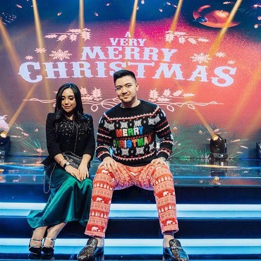 6 Potret Salmafina & Putra Pendeta Rayakan Natal Bareng, Makin Mesra!
