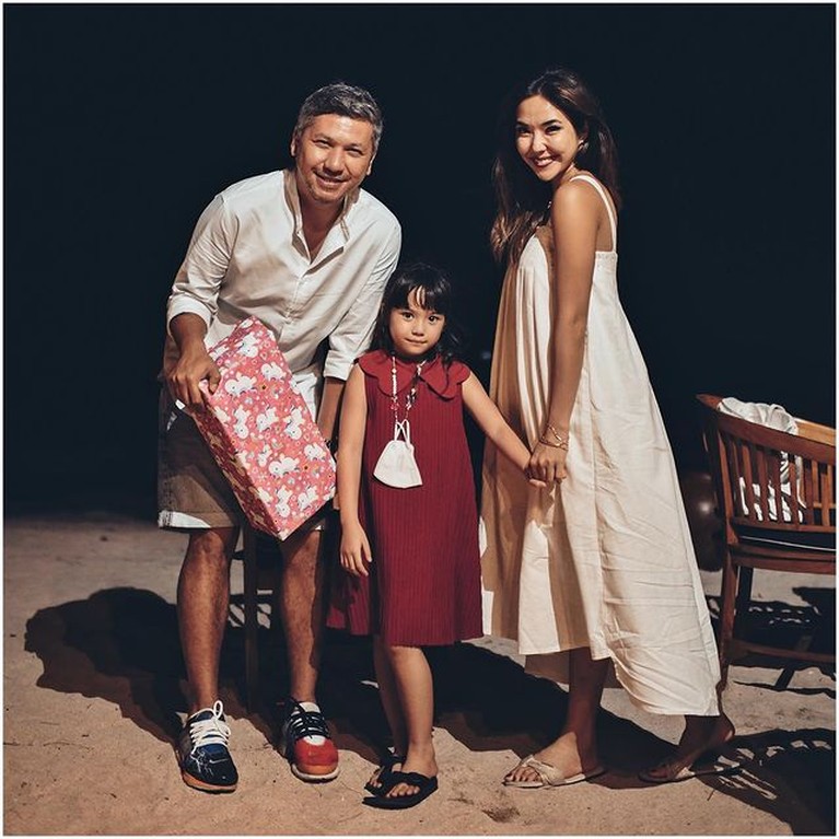 7 Potret Kebersamaan Gading, Gisel & Gempi Rayakan Natal di Bali Gading Marten rayakan momen Natal bareng Gisella Anastasia dan Gempita di Bali bikin netizen baper. Yuk intip kebersamaan mereka!