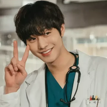 img-title 5 Aktor Tampan yang Pernah Berperan Jadi Dokter, Memesona Banget!