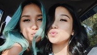<p>Untuk Bunda ketahui, Salma dan Salwa merupakan putri kembar dari pernikahan Titi DJ bersama Bucek Depp. Paras rupawan Salma dan Salwa diwarisi oleh kedua orang tuanya. (Foto: Instagram @salmaache @awethanks @ti2dj)<br /><br /><br /></p>