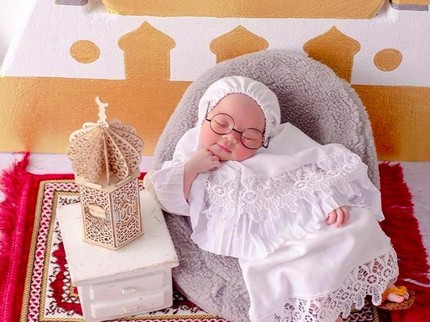 7 Potret Putri Wardah Maulina & Natta Reza, Imut & Salihah Pakai Mukena Mini