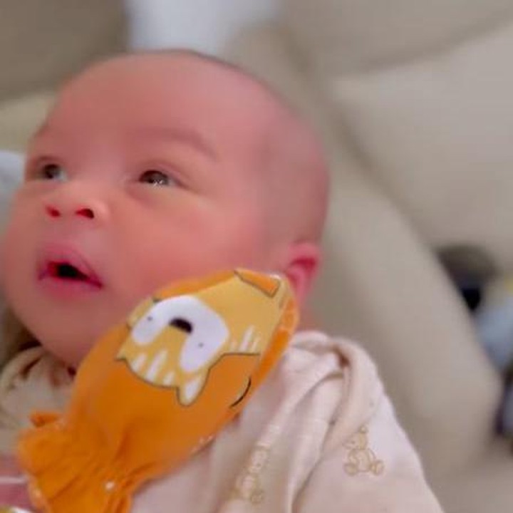 <p>Zakia lahir setelah Wardah Maulina dan Natta Reza sukses melakukan program bayi tabung. Untuk bisa akhirnya hamil, Wardah melalui perjalanan panjang, ia harus operasi polip rahim. (Foto: Instagram @nattareza)</p>
