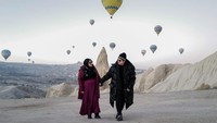 <p>Pasangan Aurel Hermansyah dan Atta Halilintar kini tengah menikmati masa-masa liburan di Turki, Bunda. (Foto: Instagram @attahalilintar)</p>