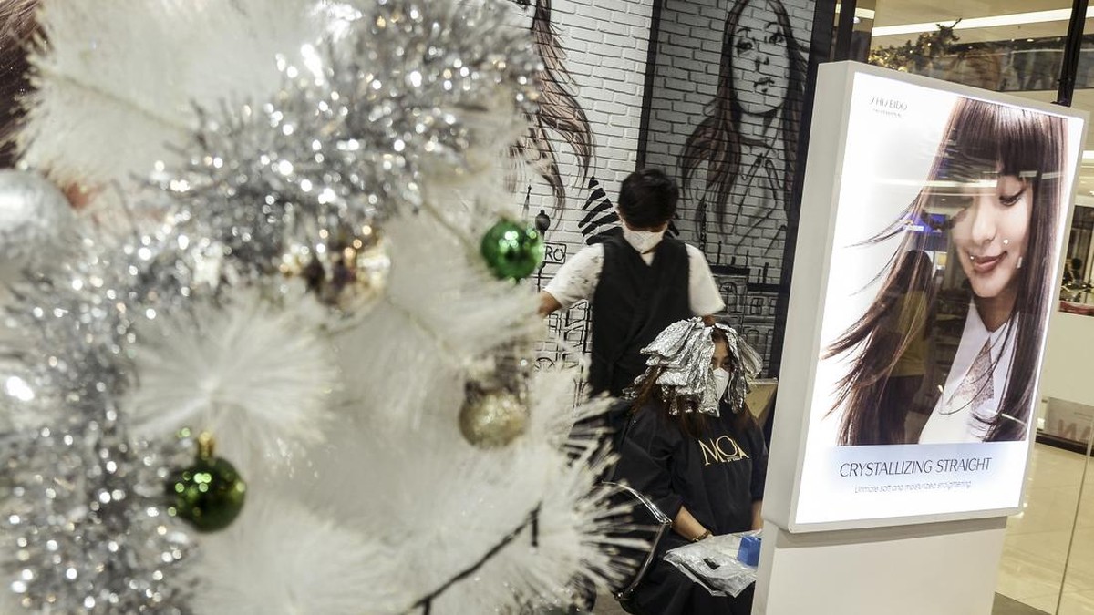 FOTO: Bapirang, Tradisi Mewarnai Rambut saat Natal di Manado