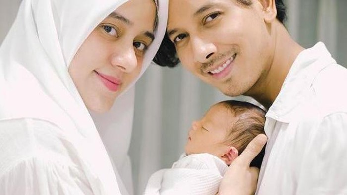 Fairuz A Rafiq Melahirkan Anak Ketiga