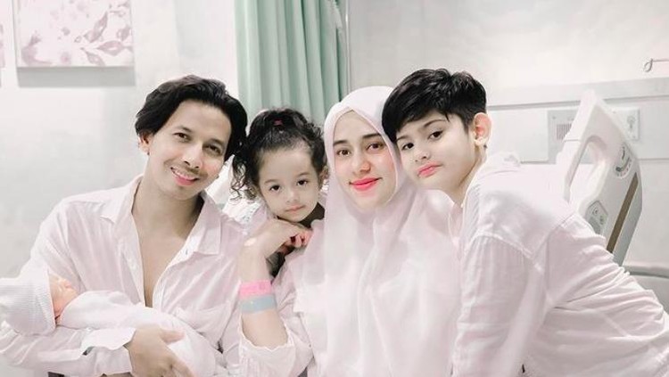 Fairuz A Rafiq Melahirkan Anak Ketiga