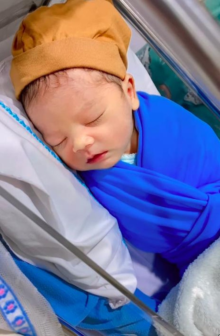 Fairuz A Rafiq Melahirkan Anak Ketiga
