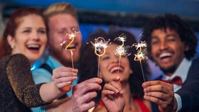 5 Cara Agar Begadang di Malam Tahun Baru Tak Jadi Masalah Kesehatan